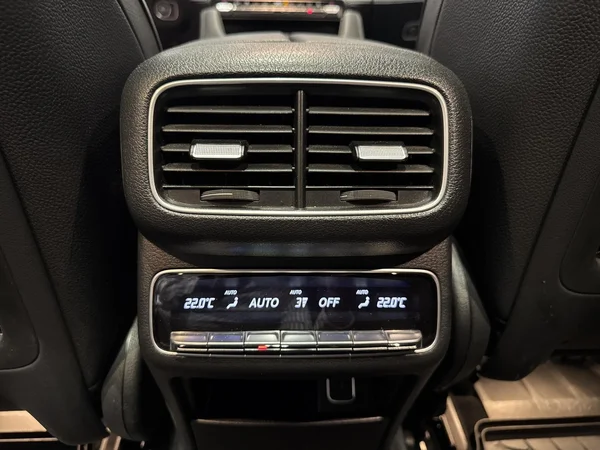 Mercedes-Benz GLE (2022) — foto 9 van 23