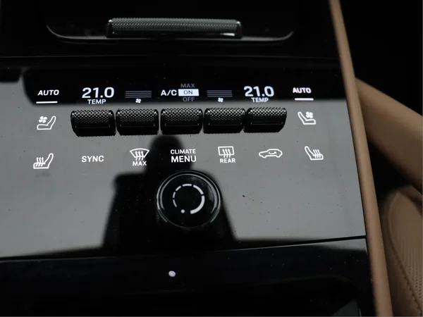 PORSCHE Cayenne Coupé E-Hybrid (PHEV) (2024) — foto 2 van 19