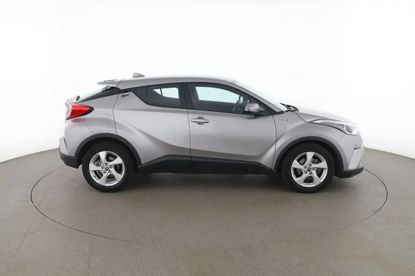 Toyota C-HR (2019) — foto 13 van 16