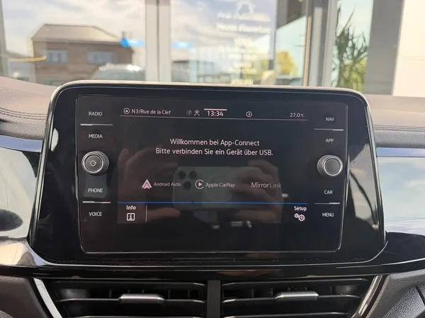Volkswagen T-Roc (2022) — foto 8 van 24