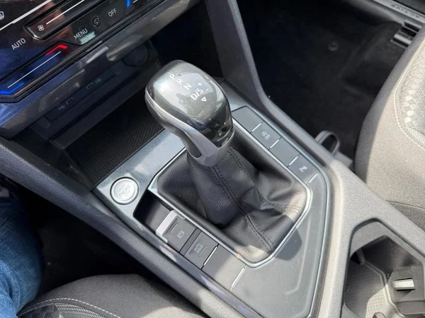 VOLKSWAGEN Tiguan (2021) — foto 13 van 29