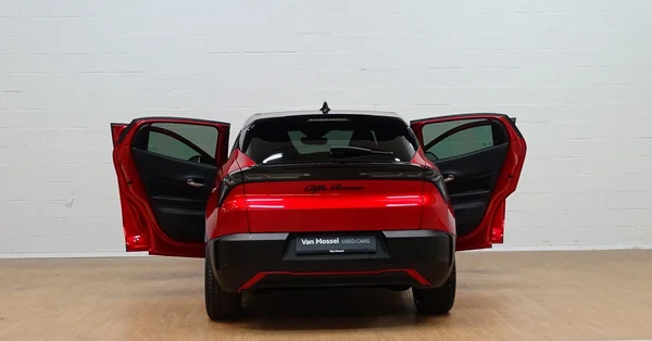 Alfa Romeo Junior (2025) — foto 2 van 31