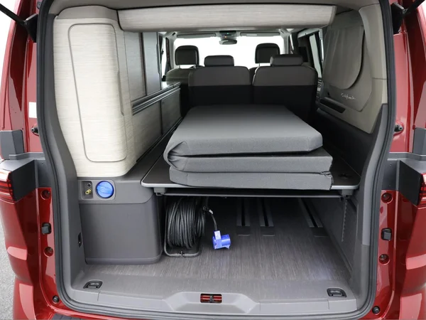 VOLKSWAGEN T7 California (2025) — foto 2 van 23