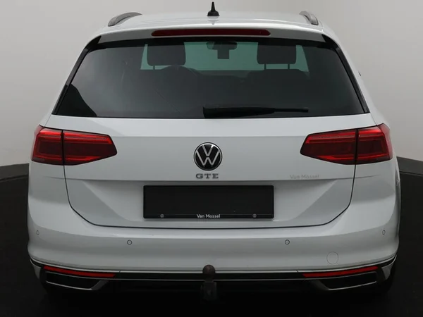 VOLKSWAGEN Passat Variant GTE (2022) — foto 27 van 30