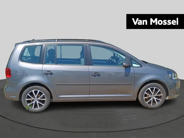 Volkswagen Touran (2012) — foto 12 van 16