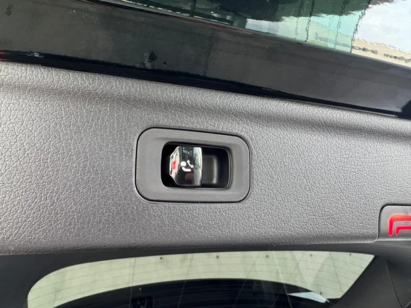 Mercedes-Benz EQE (2025) — foto 14 van 24