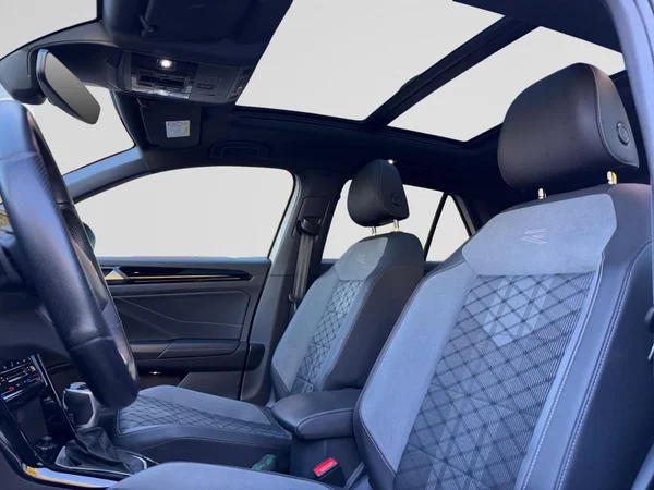 VOLKSWAGEN T-Roc (2022) — foto 2 van 17