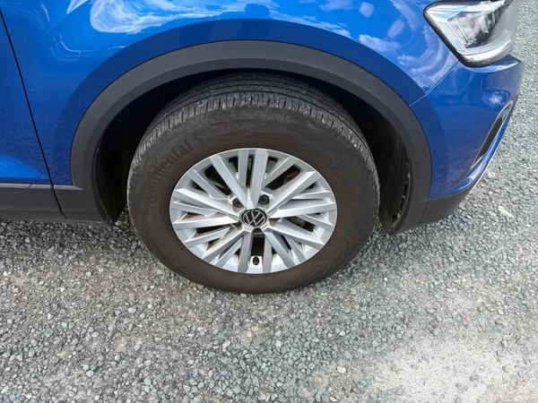 VOLKSWAGEN T-Roc (2022) — foto 17 van 24