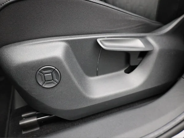 VOLKSWAGEN Tiguan (2024) — foto 7 van 20