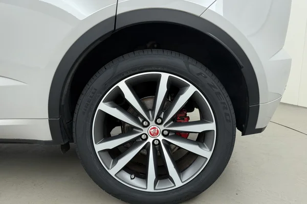 Jaguar E-Pace (2020) — foto 20 van 23