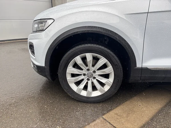VOLKSWAGEN T-Roc (2018) — foto 10 van 18