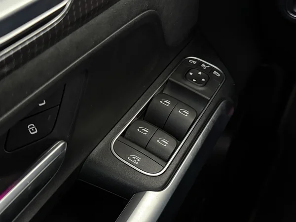 MERCEDES EQB 250 (2022) — foto 21 van 35