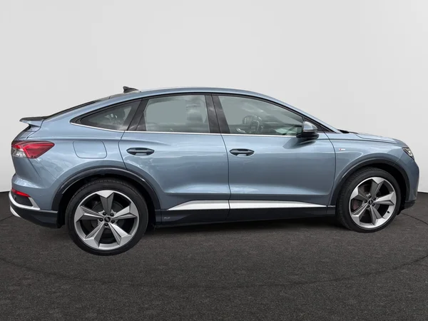 AUDI Q4 Sportback e-tron (2022) — foto 16 van 19