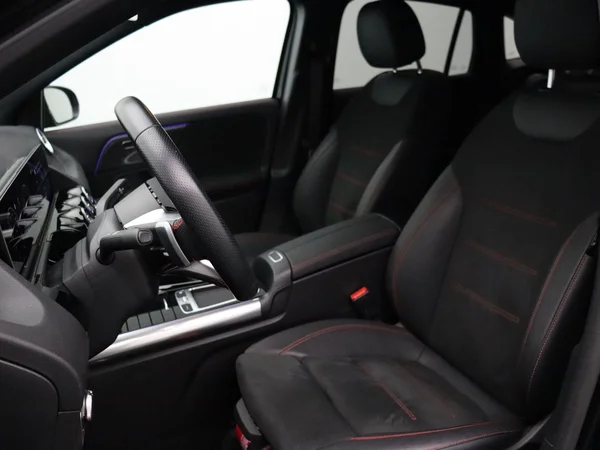 Mercedes-Benz GLA (2024) — foto 14 van 33