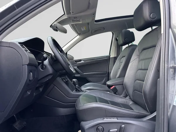 VOLKSWAGEN Tiguan (2019) — foto 2 van 21