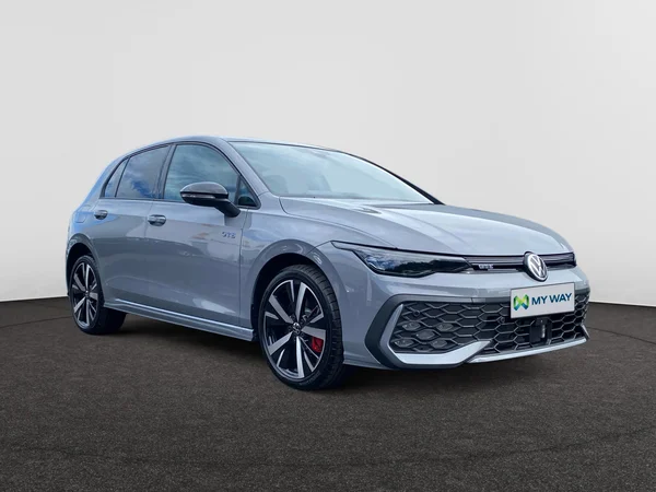 VOLKSWAGEN Golf VIII GTE (2024) — foto 10 van 16