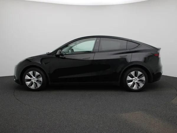 Tesla Model Y (2022) — foto 34 van 41