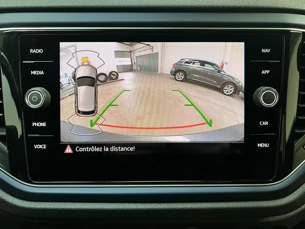 VOLKSWAGEN T-Roc (2021) — foto 3 van 20