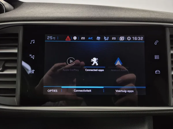 Peugeot 308 (2021) — foto 13 van 24