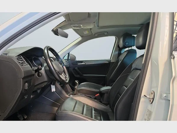 VOLKSWAGEN Tiguan (2021) — foto 3 van 34
