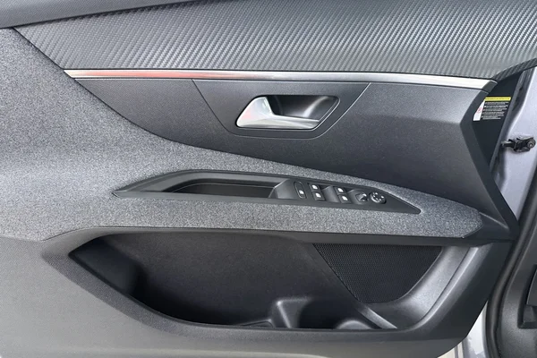 Peugeot 3008 (2021) — foto 8 van 17