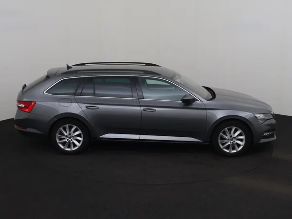 SKODA Superb (2022) — foto 27 van 31