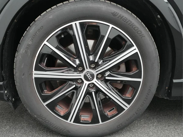 AUDI Q4 e-tron (2021) — foto 2 van 33