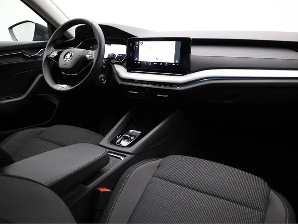 SKODA Octavia Combi (2024) — foto 14 van 20