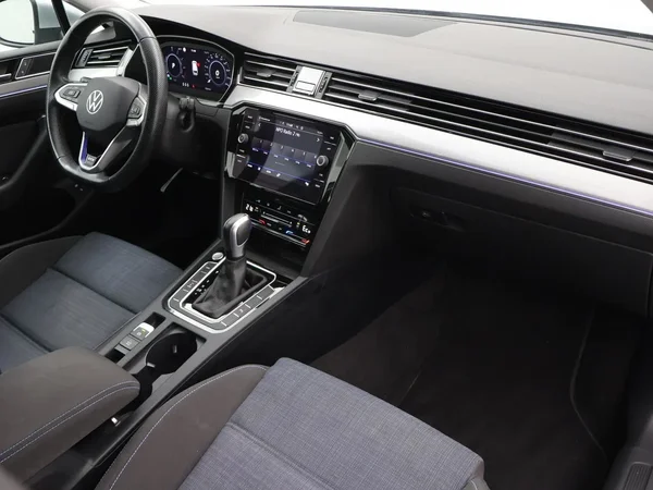Volkswagen Passat (2022) — foto 2 van 31