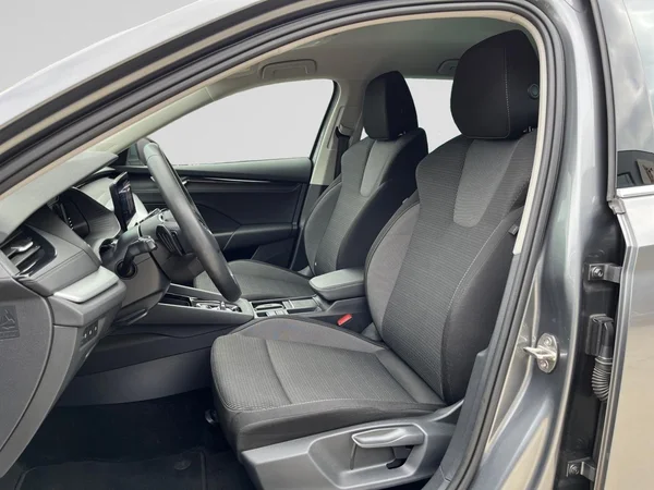 SKODA Octavia Combi Dsl (2023) — foto 4 van 21