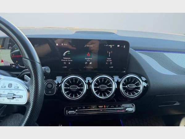 Mercedes-Benz GLA 180 (2022) — foto 6 van 22