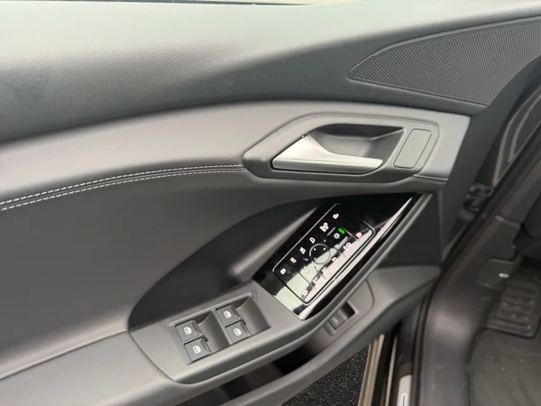 AUDI Q6 Sportback e-tron (2025) — foto 2 van 14