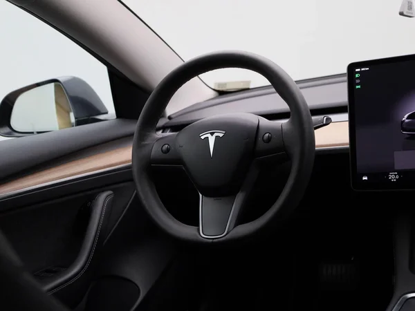 Tesla Model 3 (2022) — foto 37 van 47