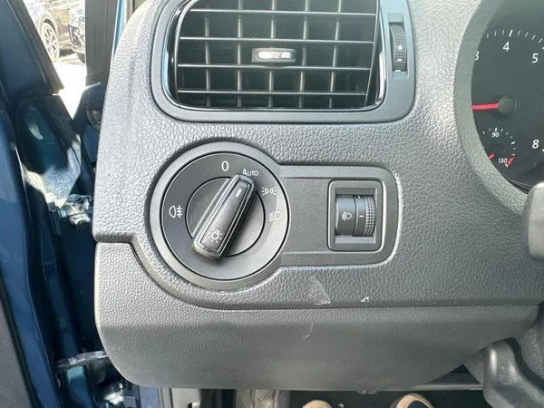 VOLKSWAGEN Polo (2017) — foto 14 van 28