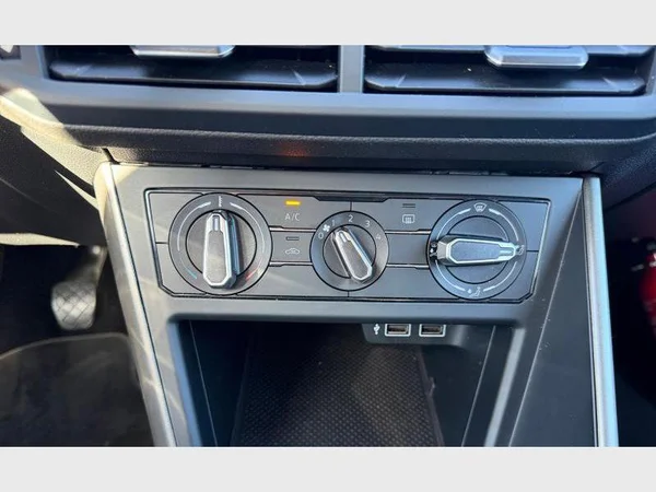 Volkswagen Polo (2018) — foto 11 van 29