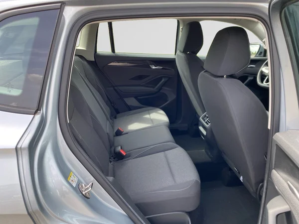 VOLKSWAGEN Tiguan (2024) — foto 4 van 16