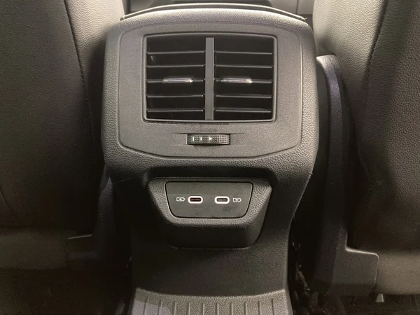 VOLKSWAGEN T-Roc (2022) — foto 29 van 35