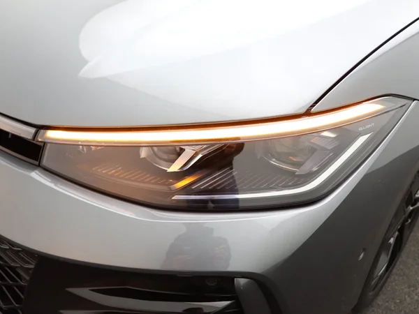 VOLKSWAGEN Passat Variant eHybrid (PHEV) (2025) — foto 2 van 25