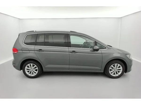 VOLKSWAGEN Touran (2019) — foto 35 van 36