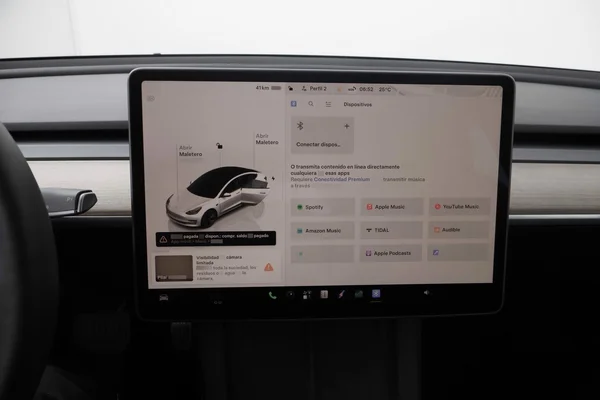 Tesla Model 3 (2023) — foto 17 van 83
