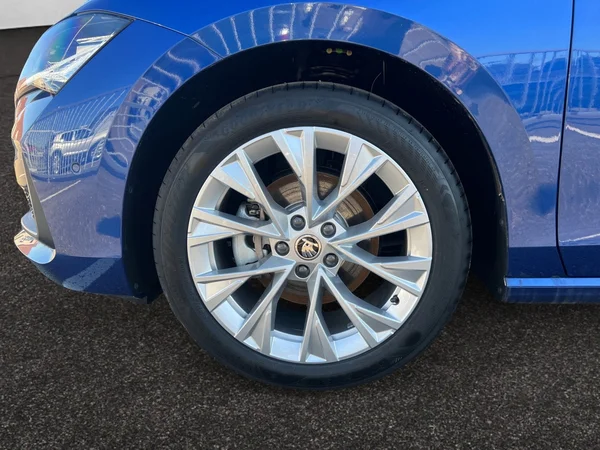 SKODA Superb Combi (2025) — foto 8 van 17