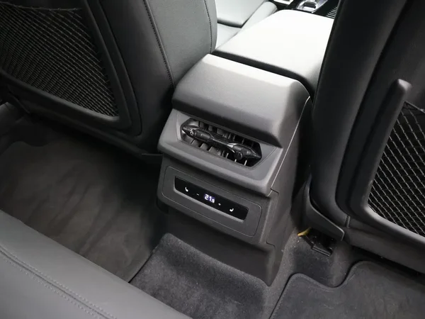 Audi SQ6 e-tron (2025) — foto 6 van 28