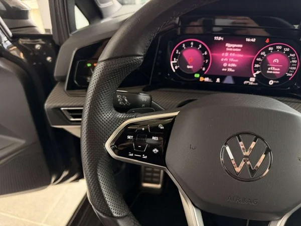 Volkswagen Golf (2024) — foto 10 van 22