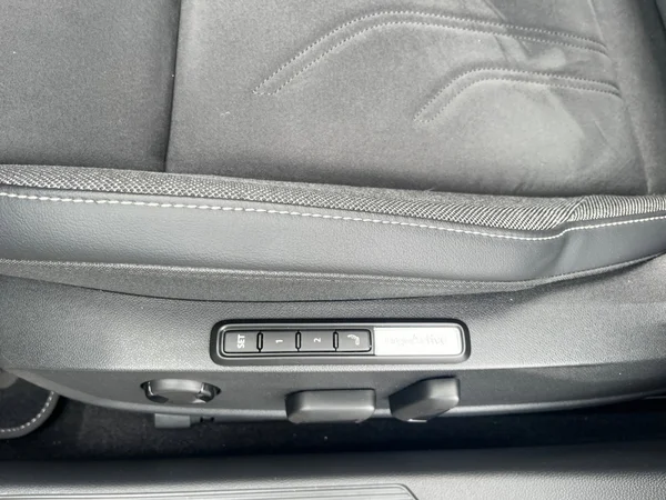 VOLKSWAGEN Golf VII SW (2025) — foto 13 van 16