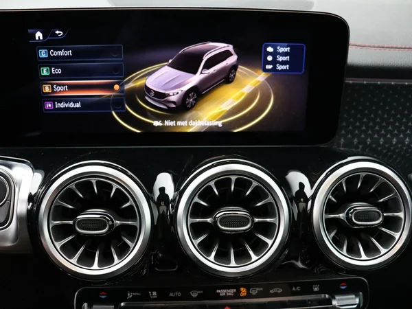 Mercedes-Benz EQB (2025) — foto 13 van 32