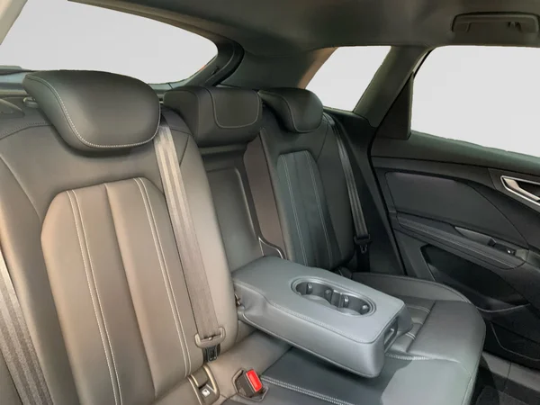 AUDI Q4 e-tron (2025) — foto 6 van 21