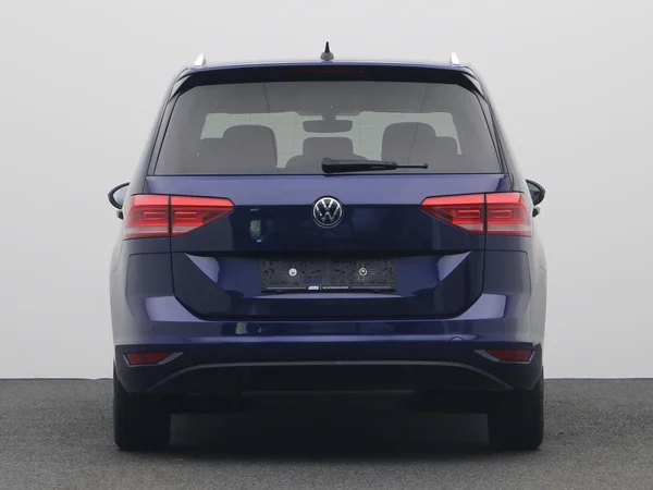 VOLKSWAGEN Touran (2022) — foto 18 van 21
