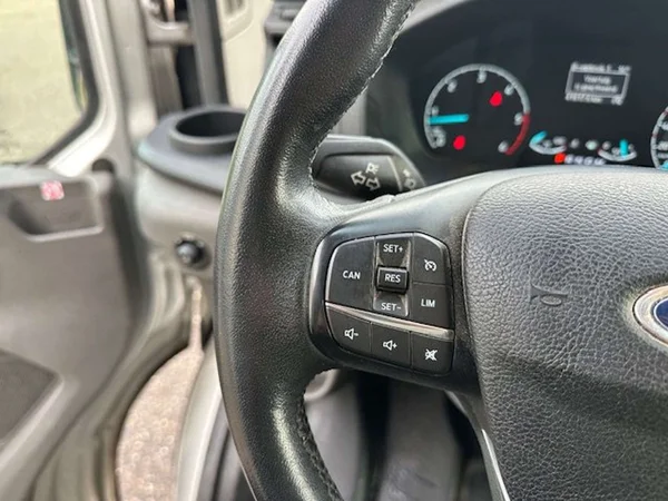 Ford Transit (2020) — foto 3 van 15