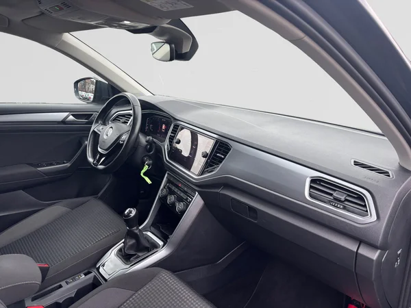 VOLKSWAGEN T-Roc (2021) — foto 2 van 18