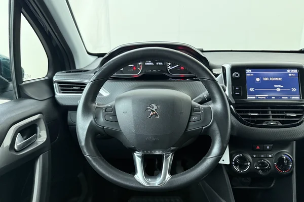 Peugeot 2008 (2018) — foto 2 van 20